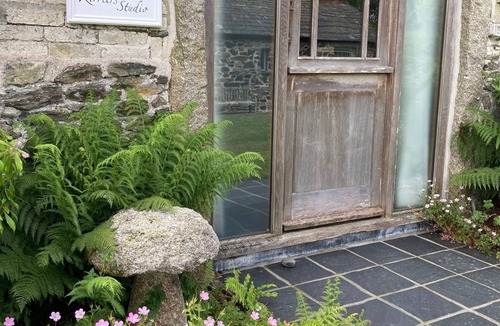 St Wenn Cottage | Kerriers Studio, Private Hot Tub, Natural, Peaceful, Mid Cornwall