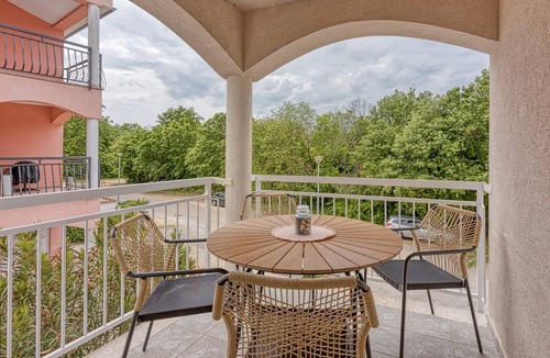 Cancini Apartment | Kestenova/Two-Bedroom App with Balcony No.4