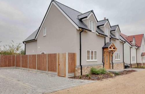 Dunmow House | Kestrel Gardens Dunmow
