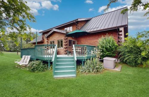 Dundee House | Keuka Breeze