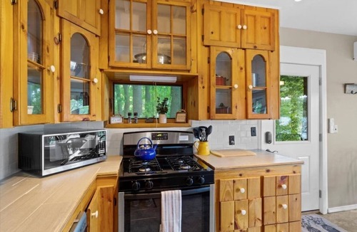 Dundee Cottage | Keuka Lake | Keuka Lake Wine Trail | Lake Access