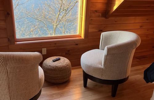 Dundee House | Keuka Lakefront Getaway with private beach and amazing waterfront views
