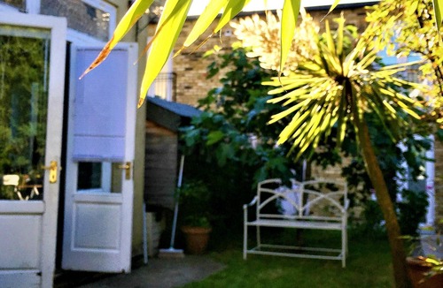 Kew Apartment | Kew Studios and Rooms