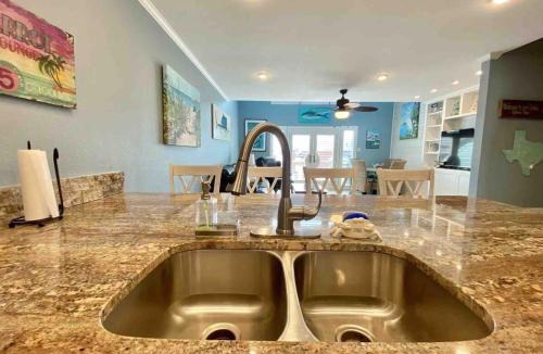 Key Allegro Apartment | Key Allegro Condo on the BAY with BOAT DOCK & POOL!