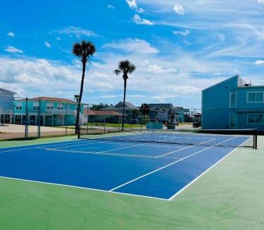 Key Allegro Apartment | Key Allegro Condo on the BAY with BOAT DOCK & POOL!