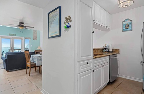 Key Allegro Condo | Key Allegro W/Bay View, Pier & Boat Slip! Community Pool