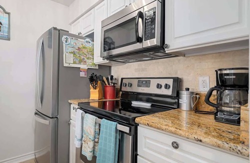 Key Allegro Condo | Key Allegro W/Bay View, Pier & Boat Slip! Community Pool