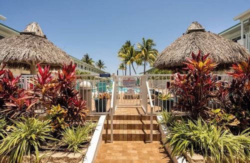 Key Colony Beach Apartment | Key Colony Beach Condo Ocean Front Complex, Private Beach, Heated Pool