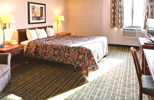 Roseville House | Key Inn Roseville - 1 King Bed Non-Smoking