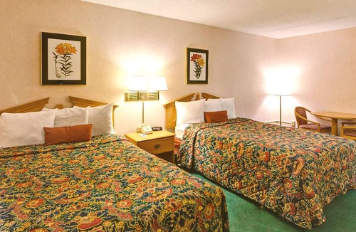 Roseville House | Key Inn Roseville - 2 Double Bed Acessible Non-Smoking