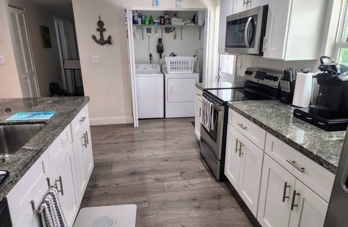 Cross Key Waterways House | Key Largo Beauty. Pool. 100 Ft. Dock . Bring Your Boat. Free WiFi.