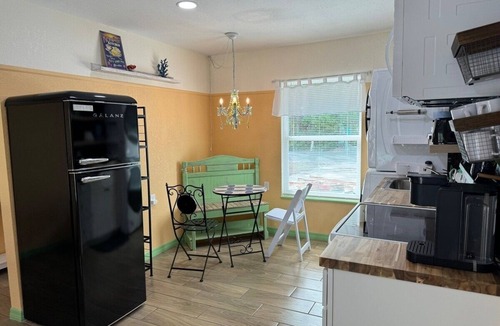 Crystal River House | Key Lime Cottage - Waterfront, kayaks, fire pit