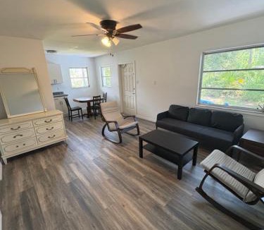 Laurel Apartment | Key Lime Cottage