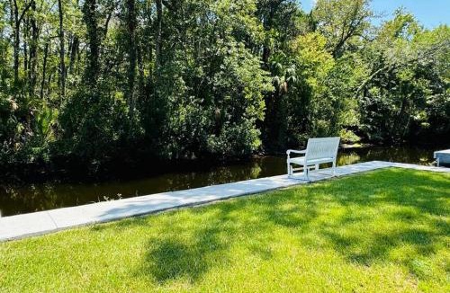 Crystal River House | Key Lime Cottage - waterfront