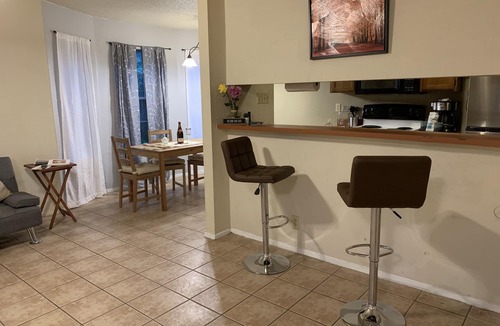 Pleasant Valley House | Key to Austin Riverside Longhorn