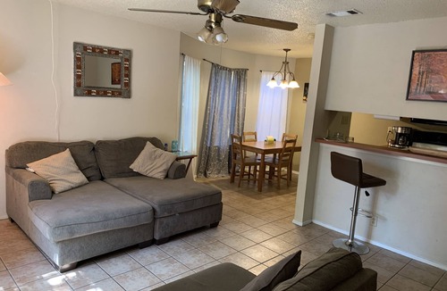 Pleasant Valley House | Key to Austin Riverside Longhorn
