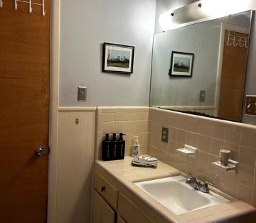 Westgate Villa | Key to Austin Rock Lounge