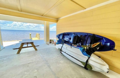 Innerarity Townhomes House | Key to Paradise: Waterfront Home & 2 Kayaks!