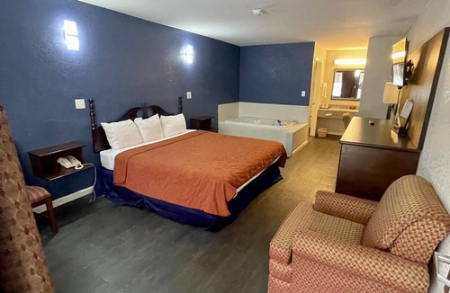 Roanoke Hotel | Key West Inn - Roanoke