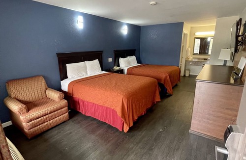 Roanoke Hotel | Key West Inn - Roanoke