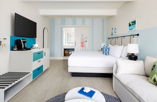 New Town Hotel | Key West Resort Room | Fun Dining, Pools, Music Nights & Free Shuttle to Town