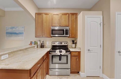 Fairvilla House | Key West Themed Lakefront Oasis with Liveaboard Sailboat!