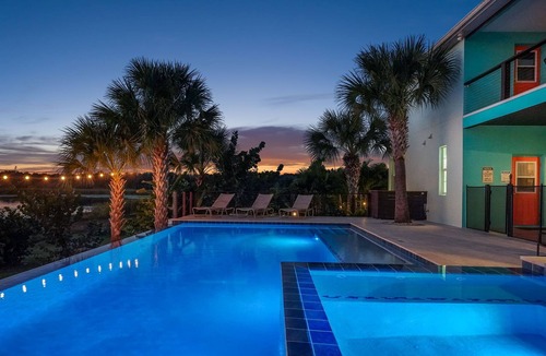 Fairvilla House | Key West Themed Lakefront Oasis with Liveaboard Sailboat!