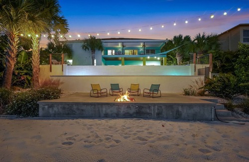 Fairvilla House | Key West Themed Lakefront Oasis with Liveaboard Sailboat!