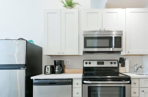 Downtown Boston Apartment | Keyless Entry | Laundry in Bldg | Pet Friendly