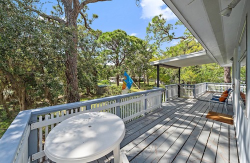 Laurel House | KeyLime Cottage - Beachy Getaway 3 Min. From Beach