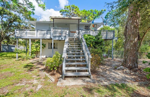 Laurel House | KeyLime Cottage - Beachy Getaway 3 Min. From Beach