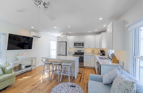 Uptown - Upper Duval House | Keys Breeze - Walk to Duval, Private Pool