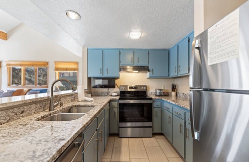 Keystone Condo | Keystone Condo Near Shuttle & Short Walk to Village, Private Deck w/Views!