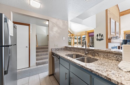 Keystone Condo | Keystone Condo Near Shuttle & Short Walk to Village, Private Deck w/Views!