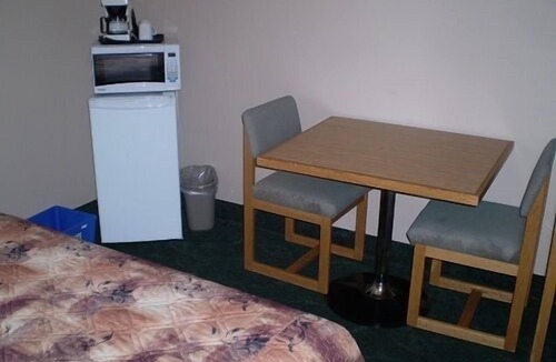 Brandon Hotel | Keystone Motor Inn, a Travelodge by Wyndham