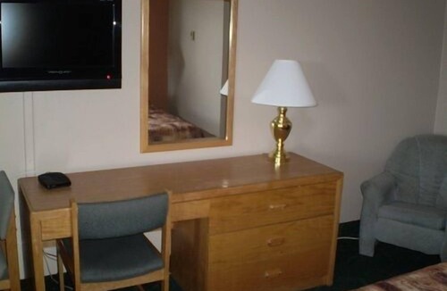 Brandon Hotel | Keystone Motor Inn, a Travelodge by Wyndham