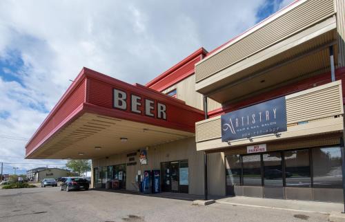 Brandon Hotel | Keystone Motor Inn, a Travelodge by Wyndham