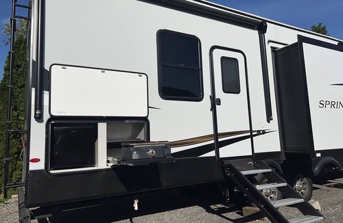 Ashfield RV Rental | Keystone Sprinter 35BH