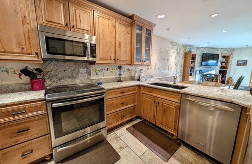Mountain House Condo | Keystone Summer Stay | Balcony & River Views
