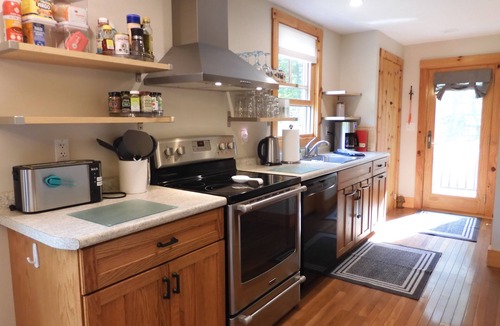 Center Lovell Cottage | Kezar LK Lakefront Cottage Mt View Private Beach Yd Outdoor Fireplace Watercraft