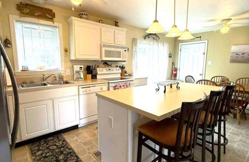 Kelleys Island House | KI Cape Cod - 4 Bedrooms/2 Bathrooms