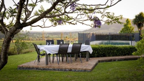 Kia Ora House | Kia Ora Lookout Retreat