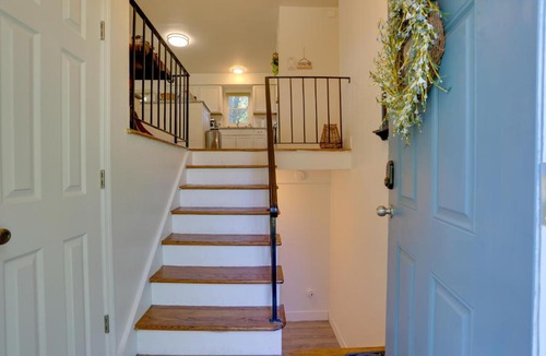 Kiamesha Lake House | Kiamesha Lake Home w/Deck: 4 Mi to Resorts World!