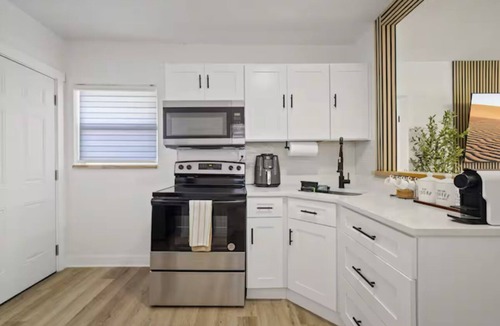 Lake Maggiore Shore House | Kick back and relax in this calm, stylish home! Close to downtown, beaches, park