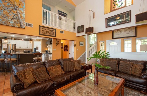 Enchanted Oaks House | Kick back and relax at this cozy lake front retreat!
