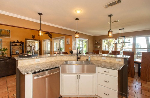 Enchanted Oaks House | Kick back and relax at this cozy lake front retreat!