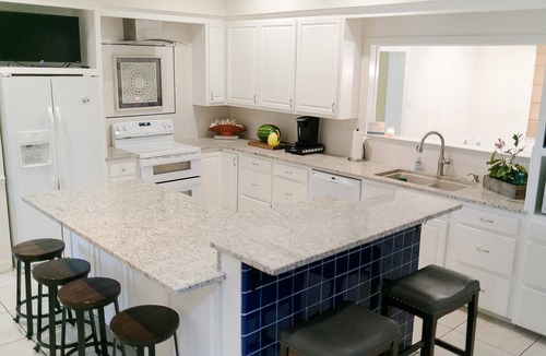 Granbury House | Kick off Summer at this private home & pool ON Lake Granbury!