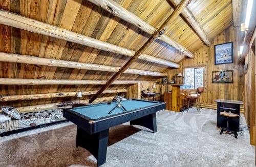 La Pine House | Kicking it Real Log Cabin