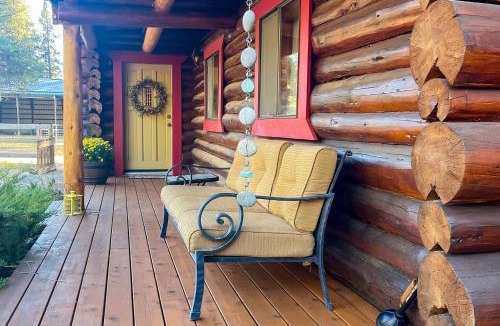 La Pine House | Kicking it Real Log Cabin