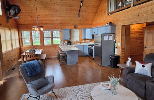 De Soto Cabin | Kid Friendly Bluff House with incredible Mississippi River Views!